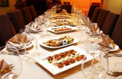 banquet-table-with-snacks